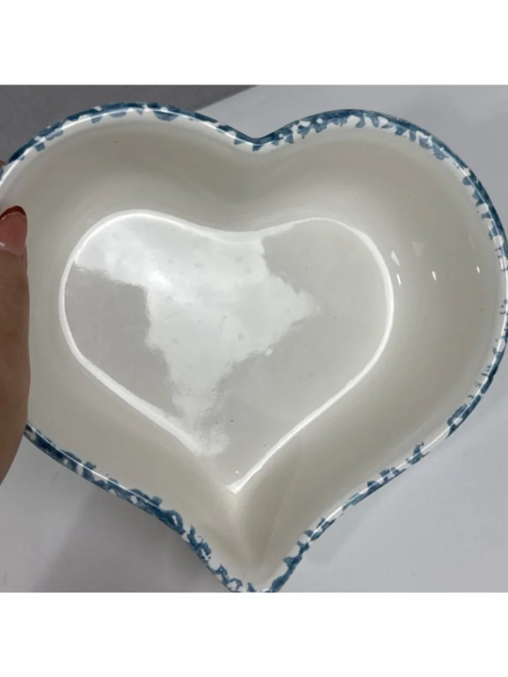 1990s Loan An Ceramic Heart Blue Spongeware 7.5
